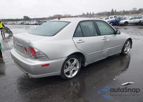 2001 Lexus Is 300 z USA, uszkodzony, nr VIN JTHBD182310017318